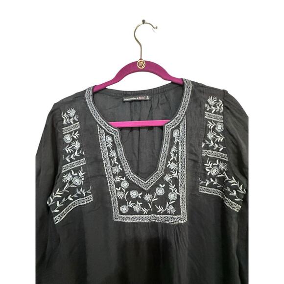 Abercrombie & Fitch Women's Navy Blue V-Neck Boho Embroidered Blouse Top Size S - Picture 2 of 4